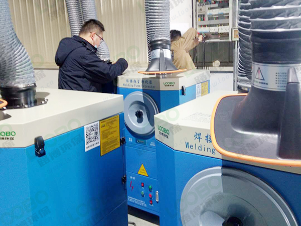 路博環(huán)保交付焊接煙塵凈化器 (3).jpg 路博環(huán)保交付焊接煙塵凈化器 (3).jpg