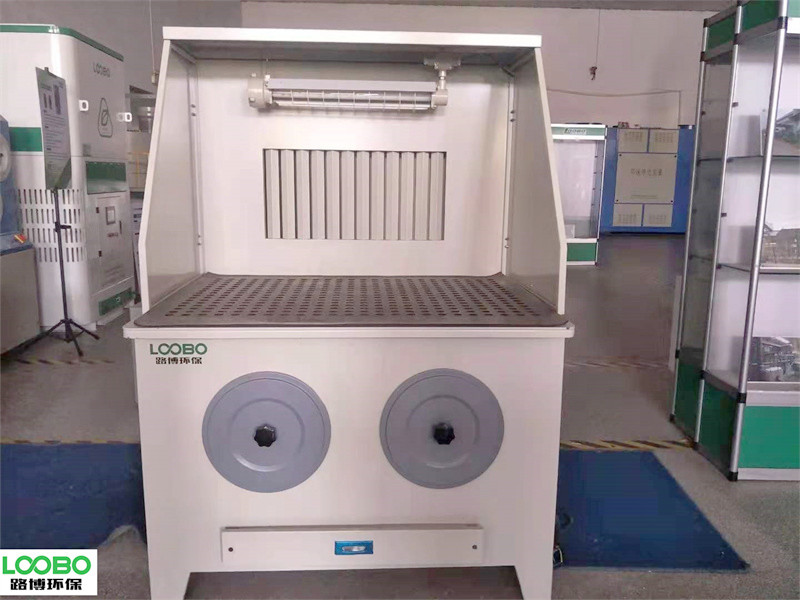 打磨工資高，依然留不住人？您的車間需要配備一臺(tái)打磨除塵臺(tái)